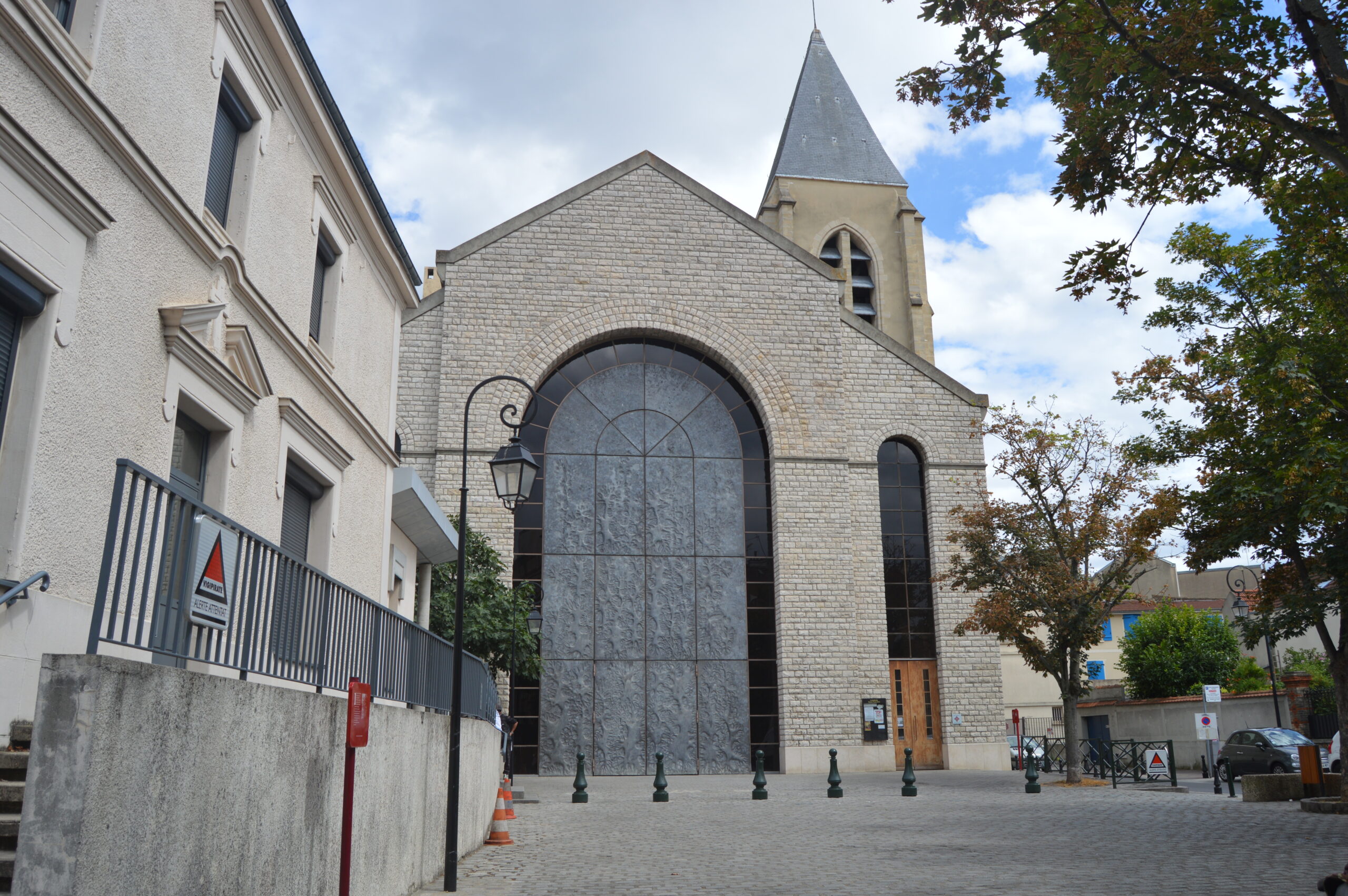 2018 facade cathedrale 4 scaled - Nanterre tourisme